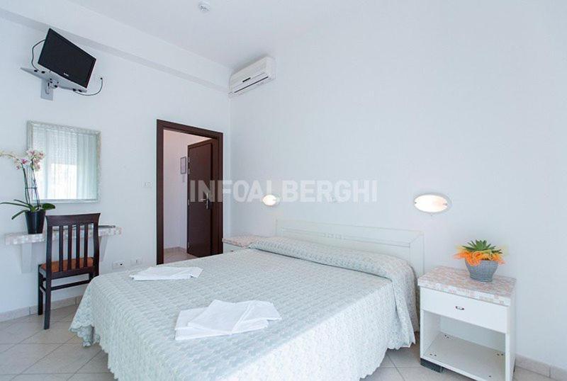 Hotel Napoleon San Mauro Mare Buitenkant foto