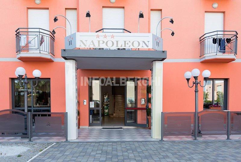 Hotel Napoleon San Mauro Mare Buitenkant foto
