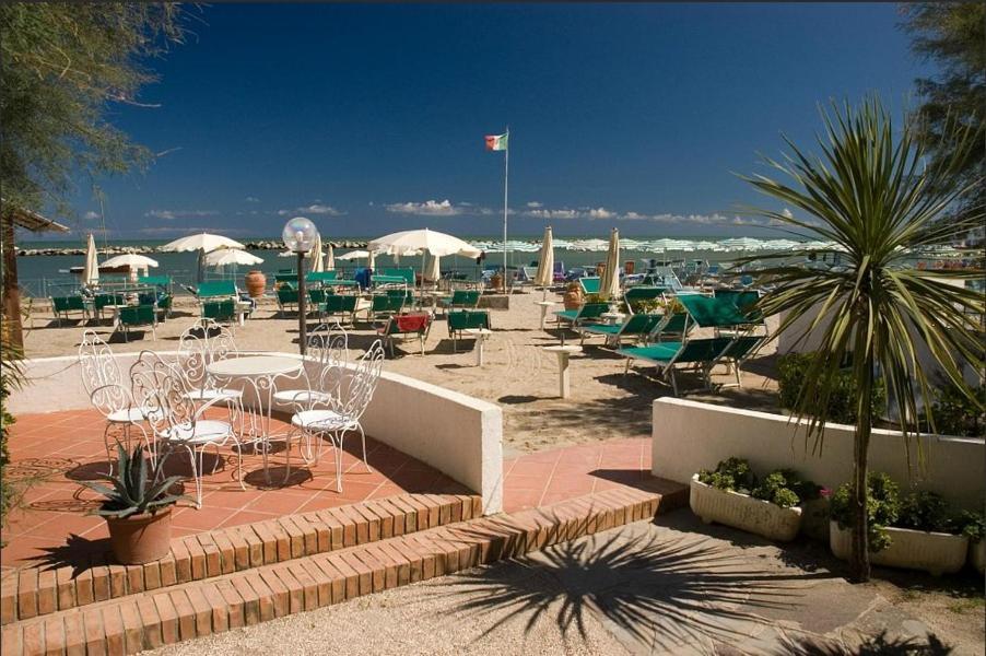 Hotel Napoleon San Mauro Mare Buitenkant foto