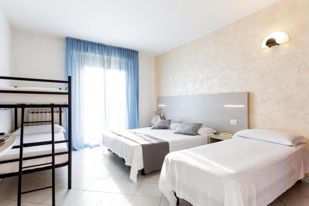 Hotel Napoleon San Mauro Mare Buitenkant foto