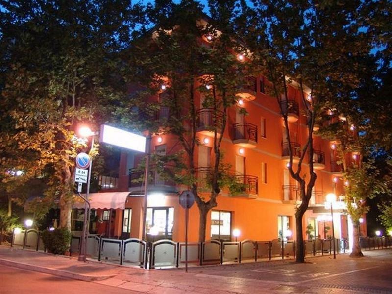 Hotel Napoleon San Mauro Mare Buitenkant foto